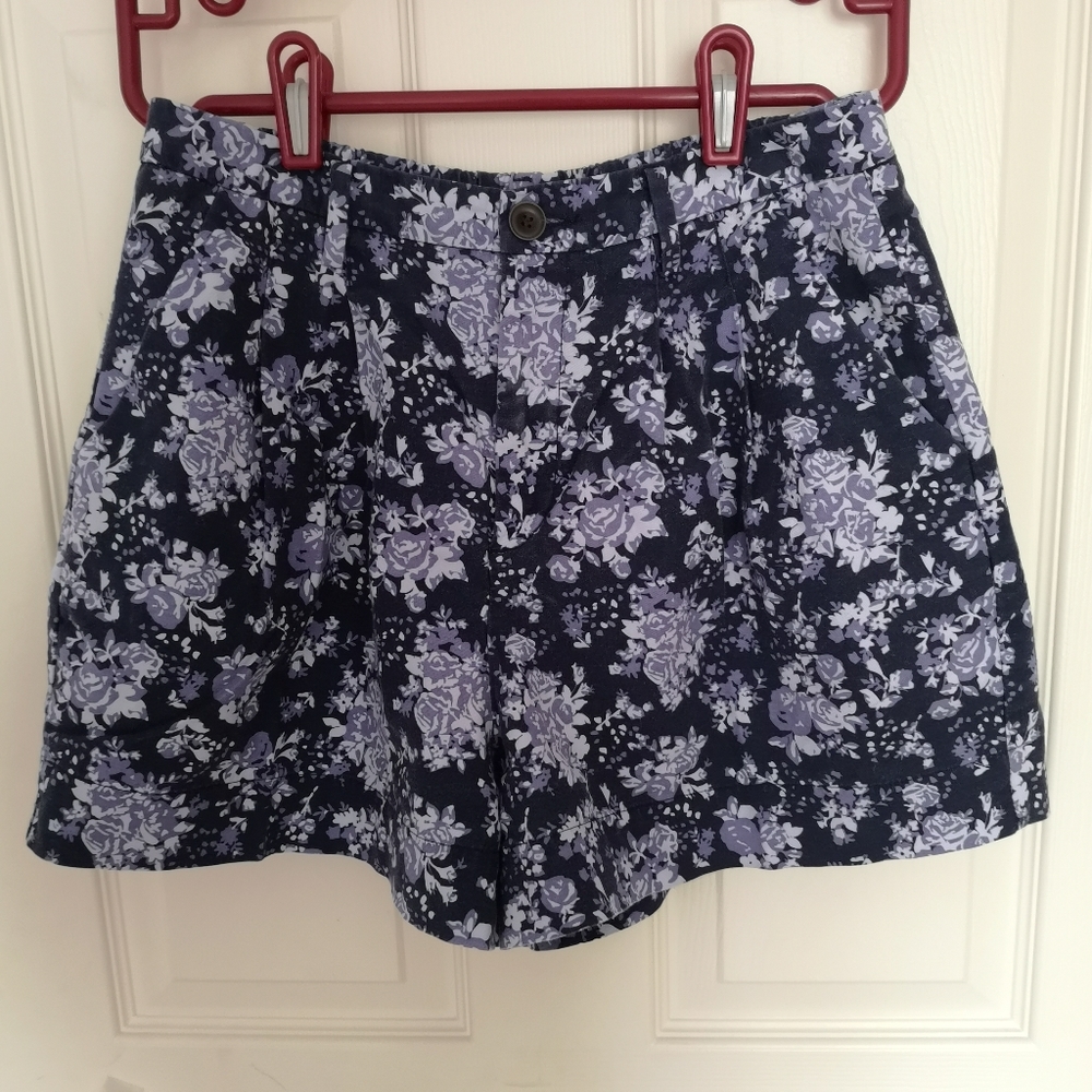 Uniqlo Floral Cabbage Roses Print Shorts